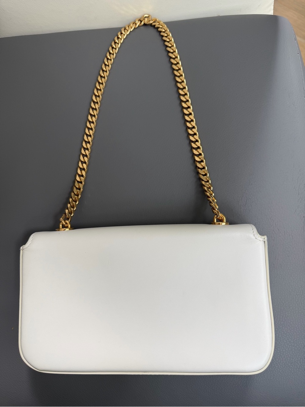 CELINE
WHITE SHINY CALFSKIN TRIOMPHE GOLD CHAIN SHOULDER - Picture 3 of 12